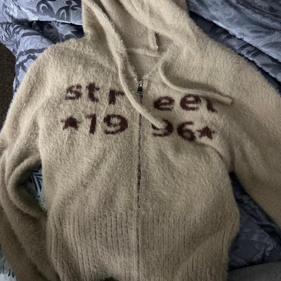 Sweater - Picture 3 of 4